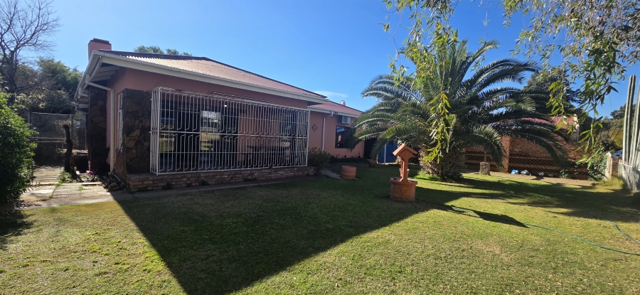 5 Bedroom Property for Sale in Rhodesdene Northern Cape